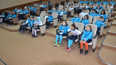 Erenler'den Öğrenciler Başkan Öztürk'ü Ziyaret Etti