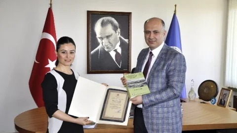 Mersin Üniversitesi'nde Kitap Yayınlama Teşekkürü