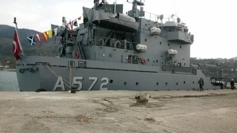 İnebolu Limanı'nda Savaş Gemisi Ziyareti