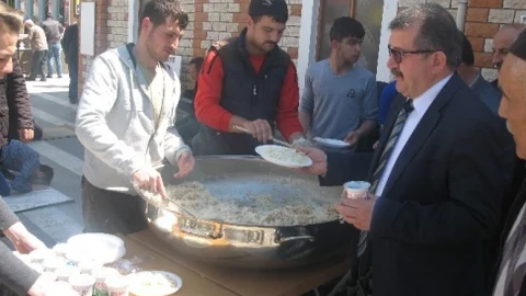Niksar'da Kutlu Doğum Pilavı İkramı