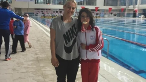 Adana'dan Türkiye Rekoru Kıran Yüzücü Derin Yerlikaya