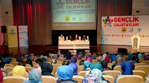 Konya'da Gençlik Çalıştayı Başladı