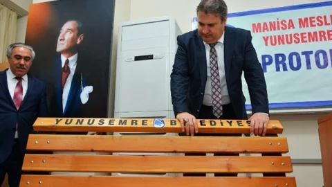 Yunusemre'de Bankların Dağıtımına Başlandı