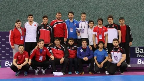 Genç Grekoromen Güreşçiler Bakü'de İkinci Oldu