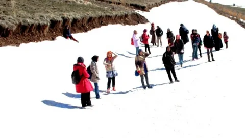 Malezyalı Öğrenciler Palandöken'de Kar Eğlencesi Yaşadı