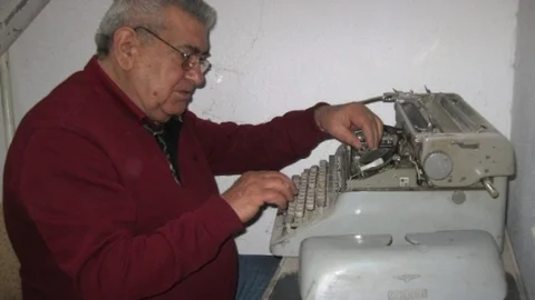 Emekli Öğretmenin Daktilo Sevgisi Devam Ediyor
