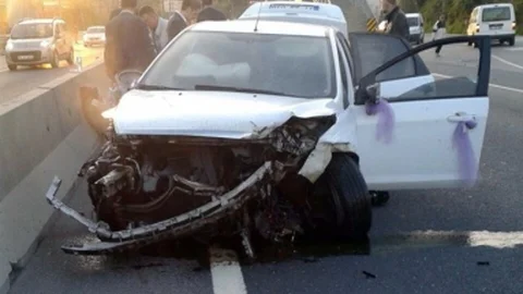 Kocaeli'de Gelin Arabası Kaza Geçirdi