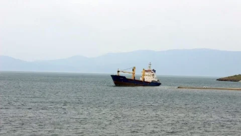 Bodyer Gemisi Güvenli Alana Çekiliyor