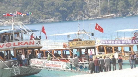 Ölüdeniz'de Lokma Dağıtımı Yapıldı