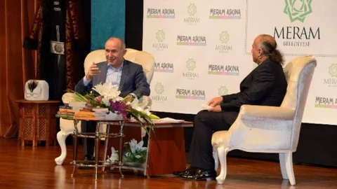 Ahmet Şimşirgil Konya'da Konferans Verdi