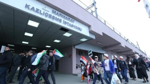 İstanbul'da Çocuklar Boğaz Turu Yaptı