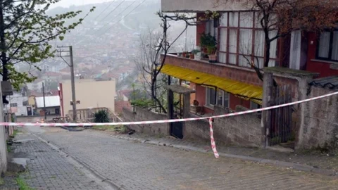 Su Sızıntısı Evleri Tehdit Ediyor