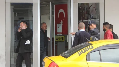 Adana'da Banka Kapısı Üç Gün Açık Kaldı