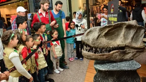 Adana'da Dinozor Serisi Başladı