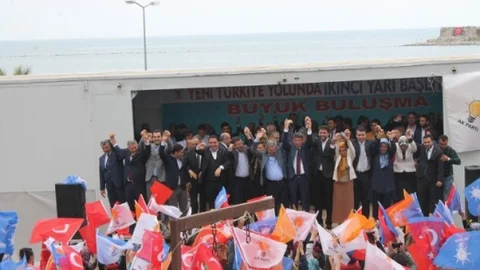 AK Parti Adaylarını Yumurtalık'ta Tanıttı