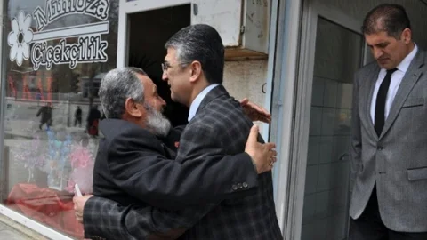 MHP Adayları Palandöken'de Esnafı Ziyaret Etti