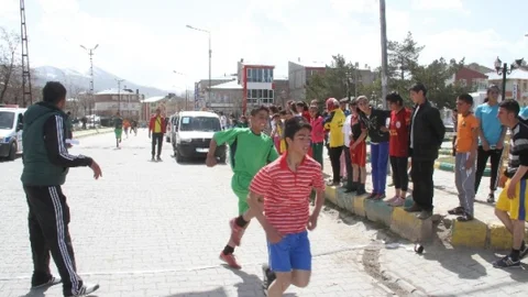 Muradiye'de Atletizm Yarışması Yapıldı
