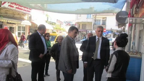 MHP Adayları Ayvalık'ta Temaslarda Bulundu