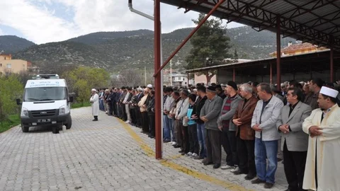 Antalya'da Baba-Oğul Yan Yana Defnedildi