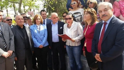 Kuşadası'nda Hayvanseverlerden Eylem