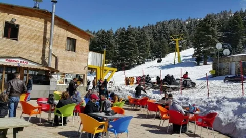 Uludağ'da Kar Yağışı Devam Ediyor