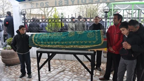 Beykoz'da Otobüs Kazasında Hayatını Kaybeden Kadın Defnedildi