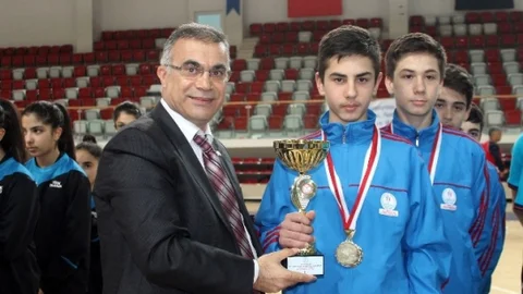 Yalova'da Badminton Şampiyonası Tamamlandı