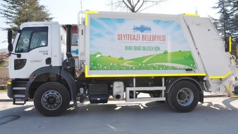 Seyitgazi’ye Yeni Çöp Kamyonu Hibe Edildi