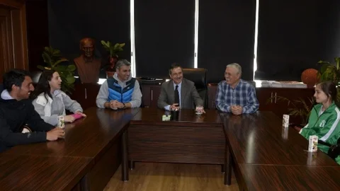 Tepebaşı Küçük Kızlar Voleybol Takımı Yarı Finalde