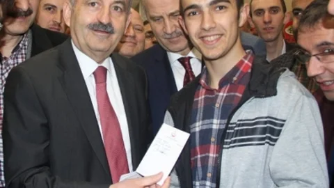 Sağlık Bakanı Gençten Sigara Bırakmasını İstedi