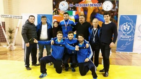 Balıkesir'in Güreşçileri Başarıya Doymuyor