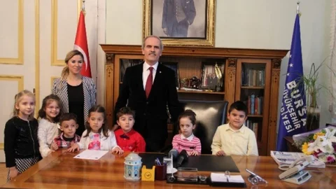 Bursa'da Başkan Koltuğuna Oturan Çocuk Talepte Bulundu