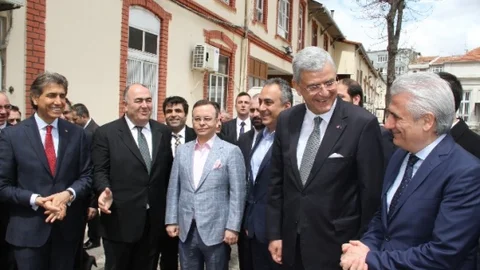 Volkan Bozkır'la Minik Öğrencinin Tokalaşması