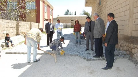 Bağarası Köyüne Parke Taşı Uygulaması Başladı