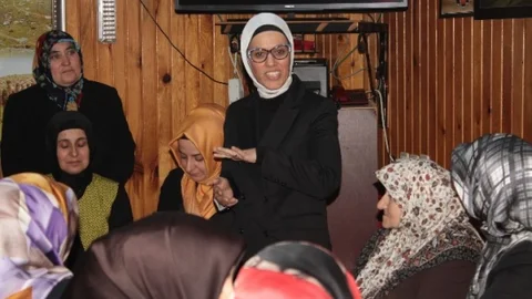 Ravza Kavakçı Kan Üsküdar'da Seçim Çalışmalarını Sürdürüyor