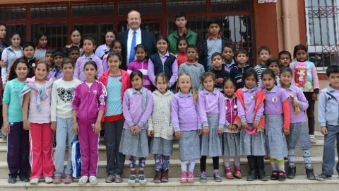 Efeler'de 23 Nisan Kutlaması