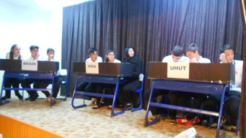 Lise Öğrencileri Kutlu Doğum Programı Düzenledi