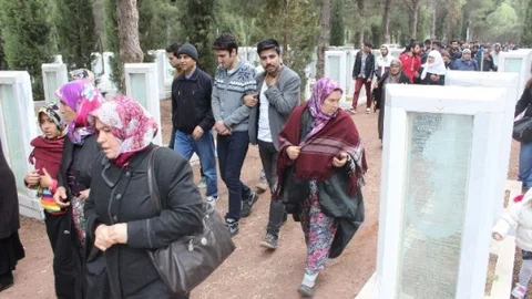 Çanakkale'de Şehitliklere Yoğun İlgi