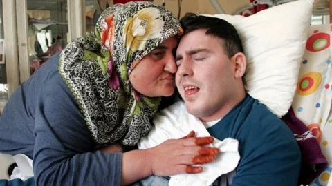 Gülsüm Ana'nın Yüz Felci İyileşiyor