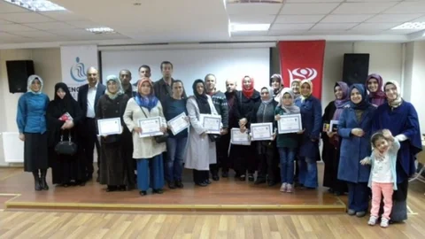 Güngören'de Ebeveynler Mezun Oldu