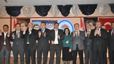 AK Parti Emet'te Adaylarını Tanıttı