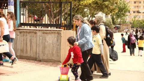 Adana'da Öğrenciler Öğretmensiz Kaldı