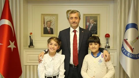 Mehmet Tahmazoğlu Koltuğunu Öğrencilere Devretti