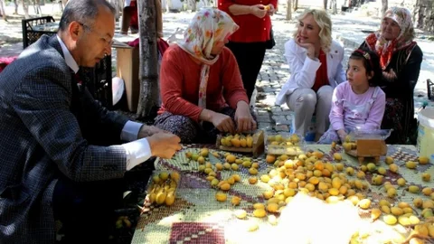Alanya'da CHP Adayı Esnafı Ziyaret Etti