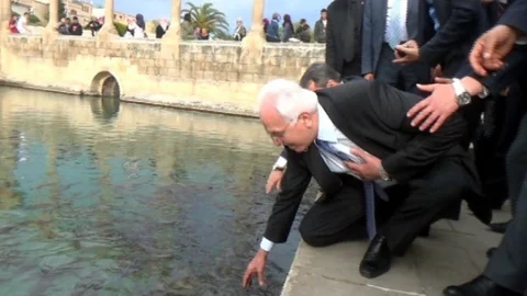 Mustafa Kamalak Şanlıurfa'da Balık Tutmaya Çalıştı