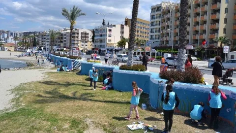 Kuşadası'nda Çocuk Şenliği Heyecanı