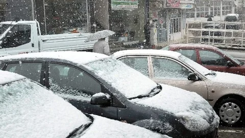 Çelikhan'da Nisan'da Kar Yağışı Oldu