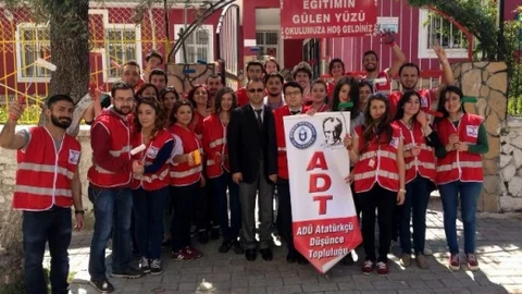 Aydın'da Öğrenciler Okul Boyadı