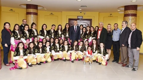 Seyhan'da Halk Oyunları Başarısı