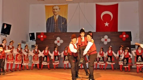 Demre'de Folklor Şenliği Yapıldı
